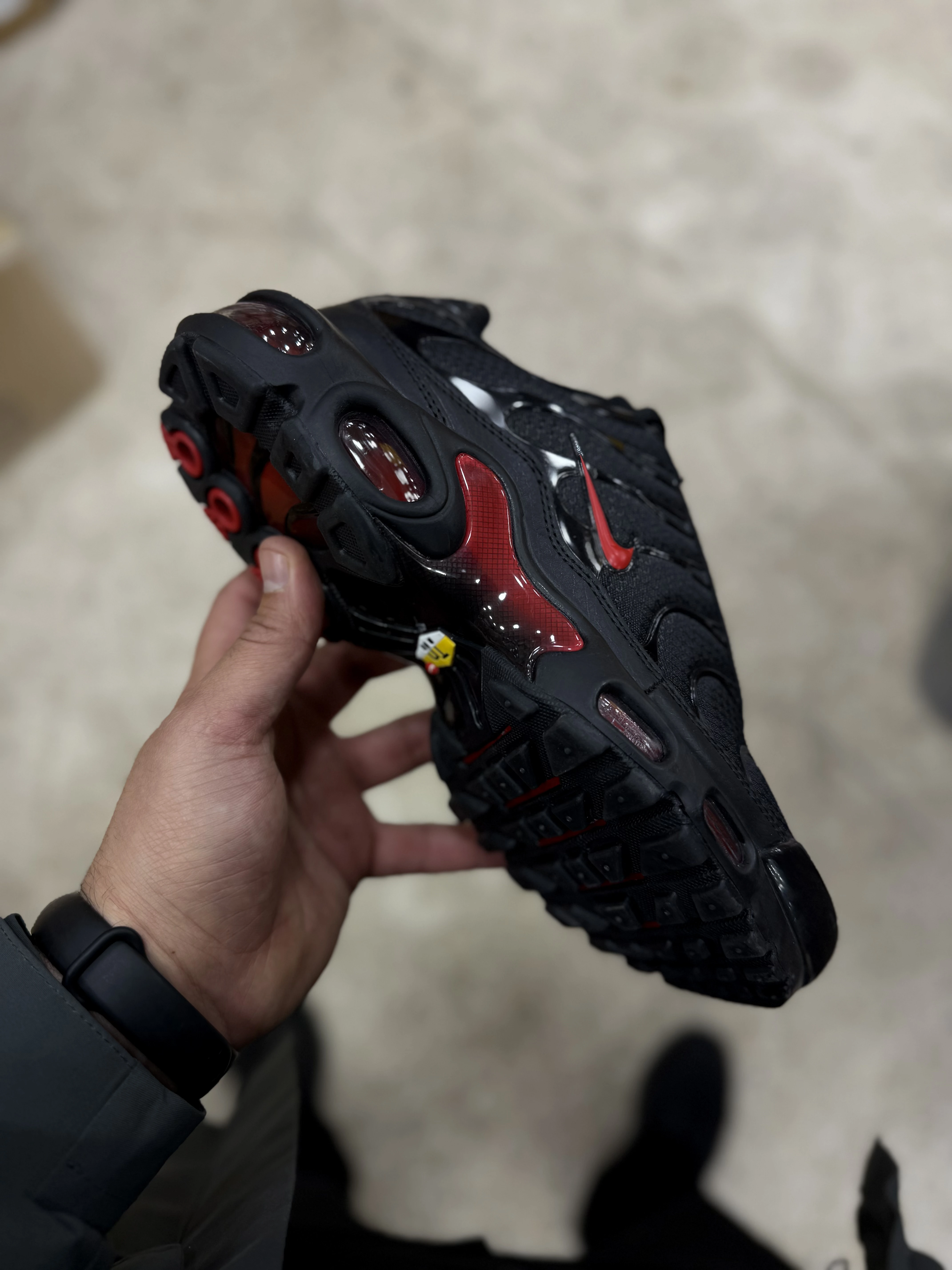 TN BLACK RED
